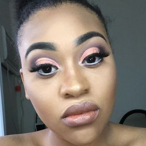 Meet your Posher, Curtisha